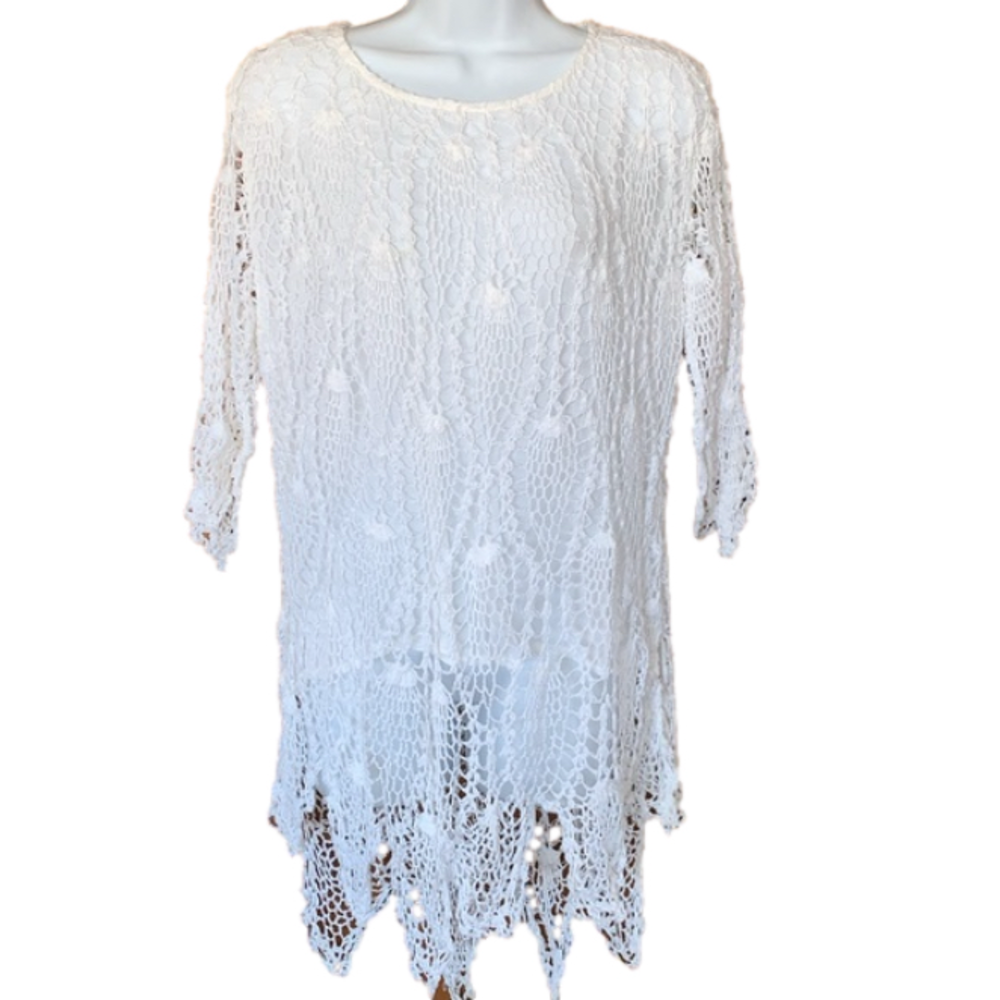 MEDIUM white lace/knit blouse box 26
